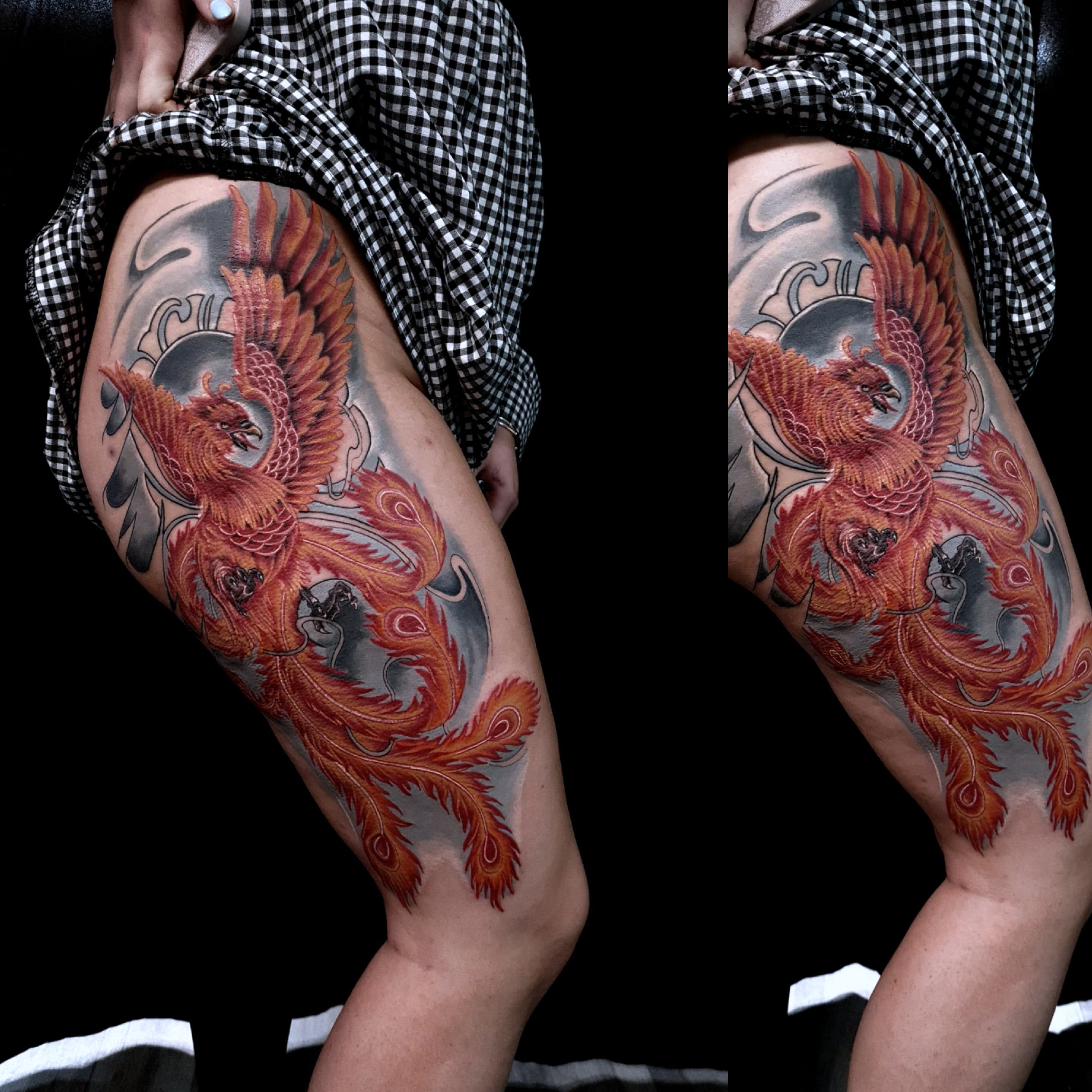 Kolorowy tatuaz feniksa w czerwieni i pomaranczy na biodrze i udzie