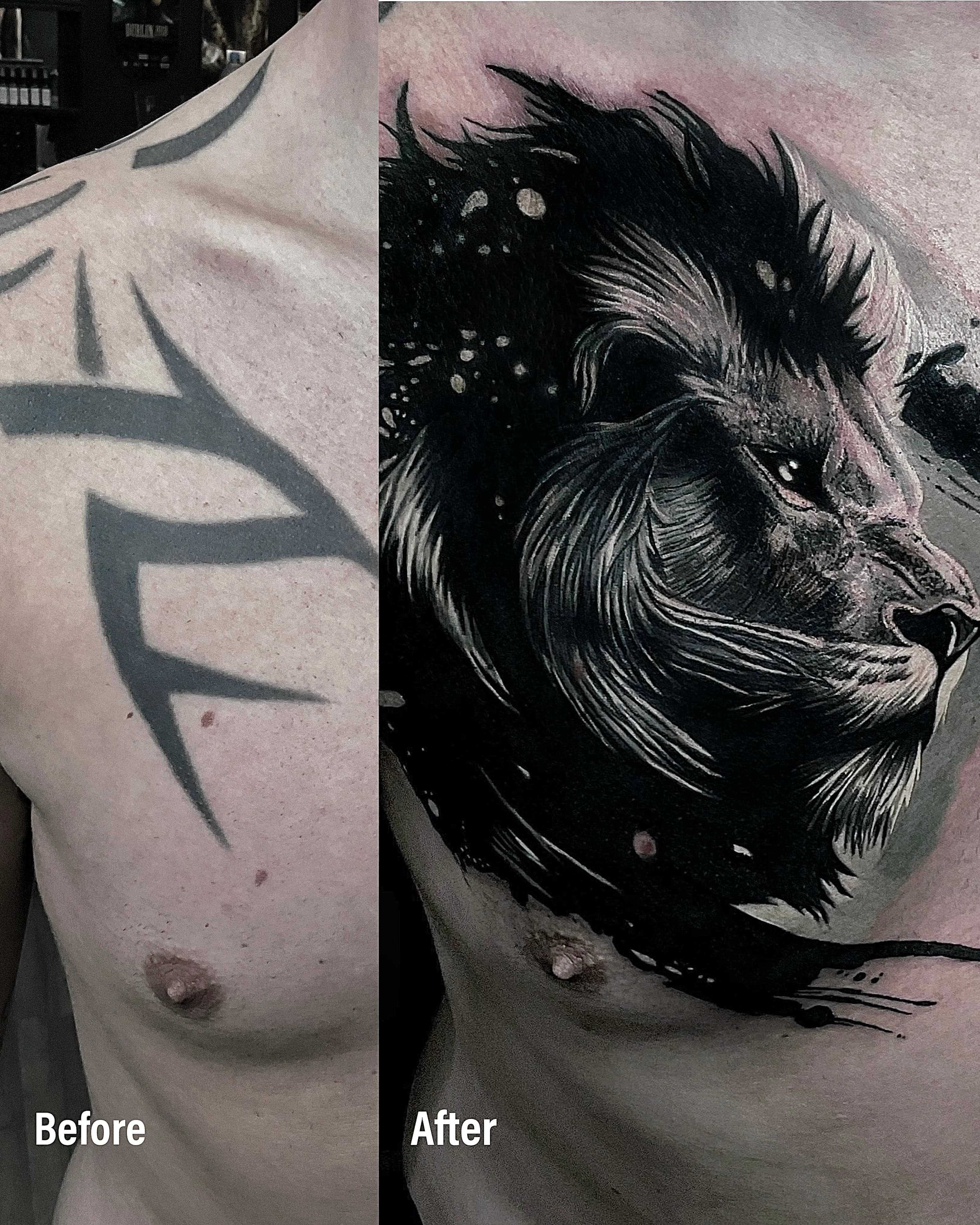 Cover up tribala na klatce piersiowej — realistyczny profil lwa z rozpryskowym tlem