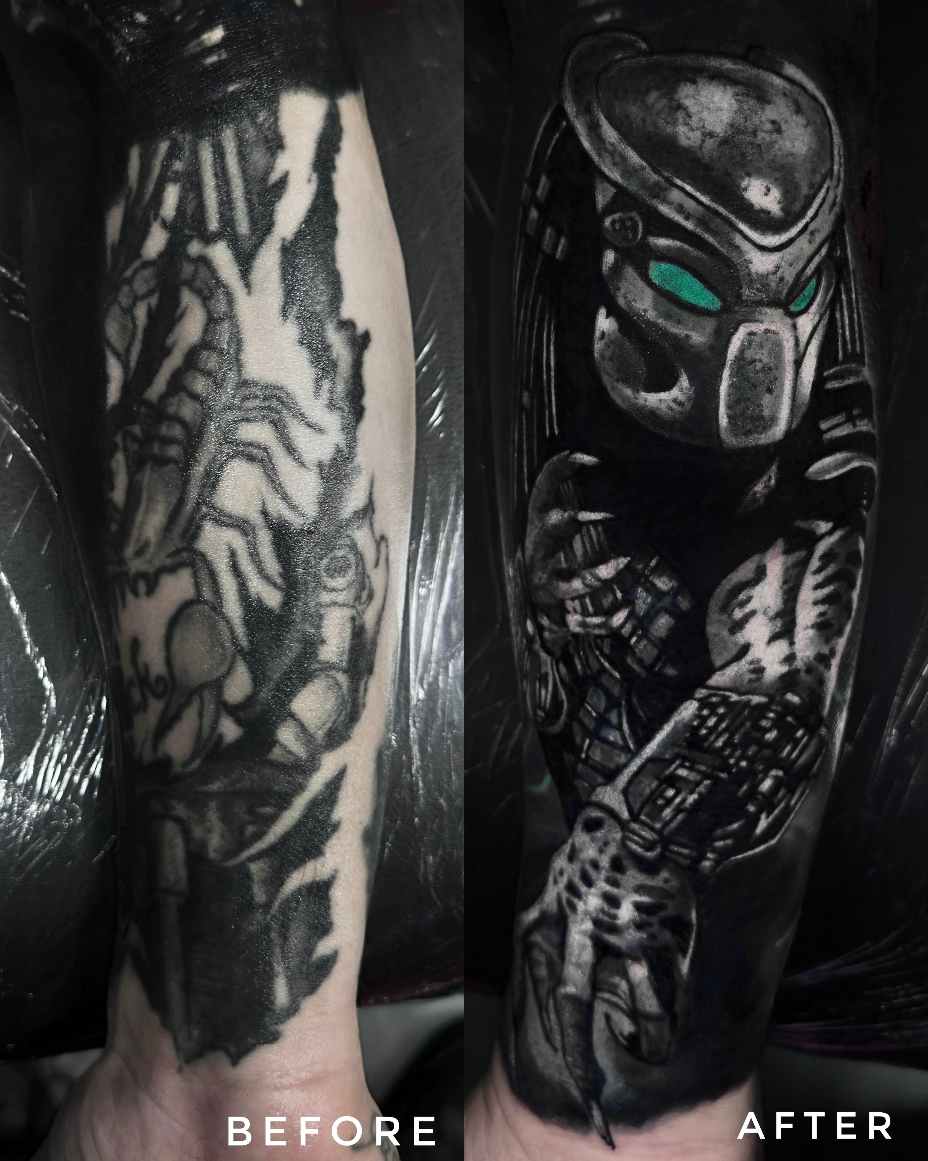 Cover up starego tatuazu na przedramieniu — Predator z zielonymi oczami i zbroja