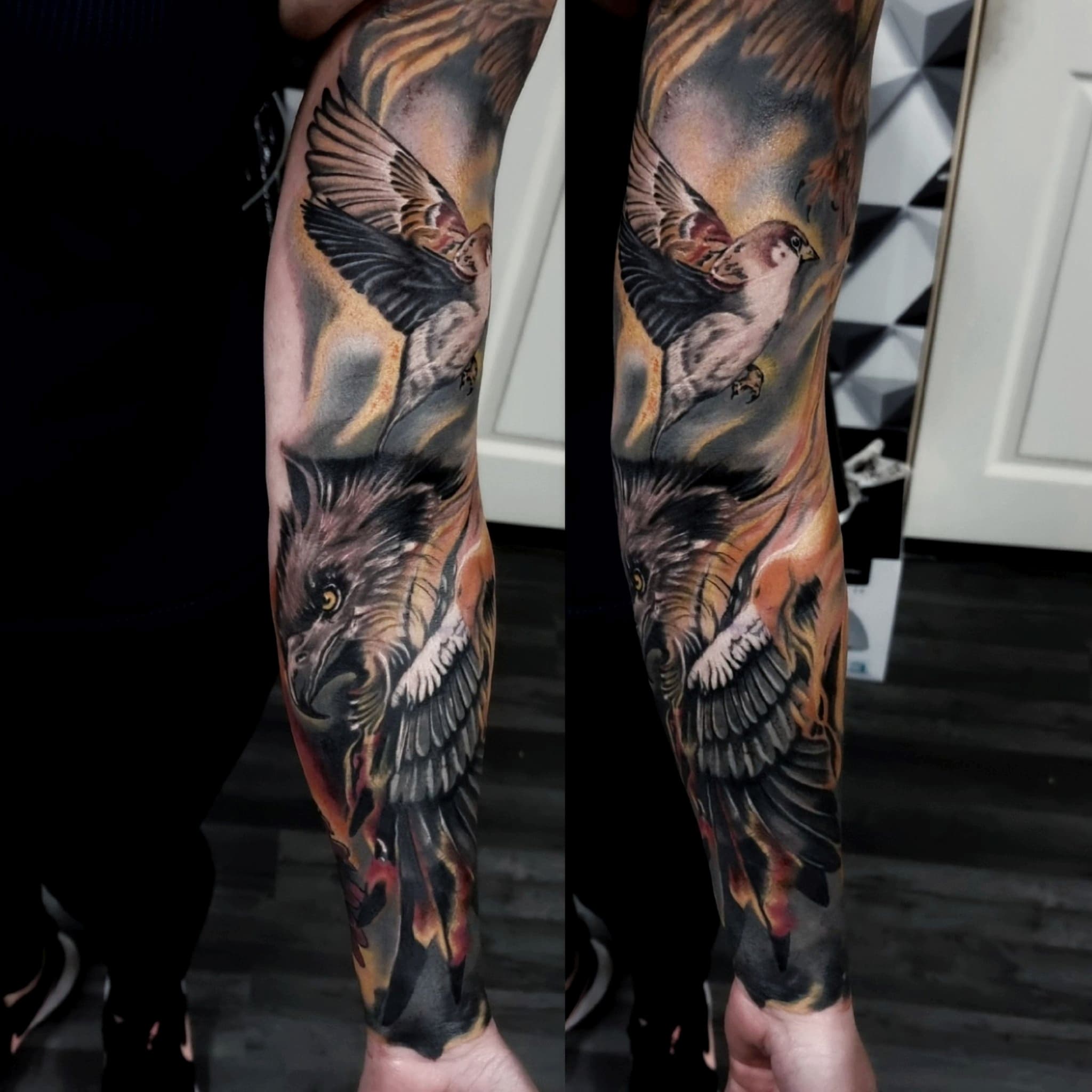 Realistyczny kolorowy tatuaz ptakow drapieznych orla i sokolika w locie na przedramieniu