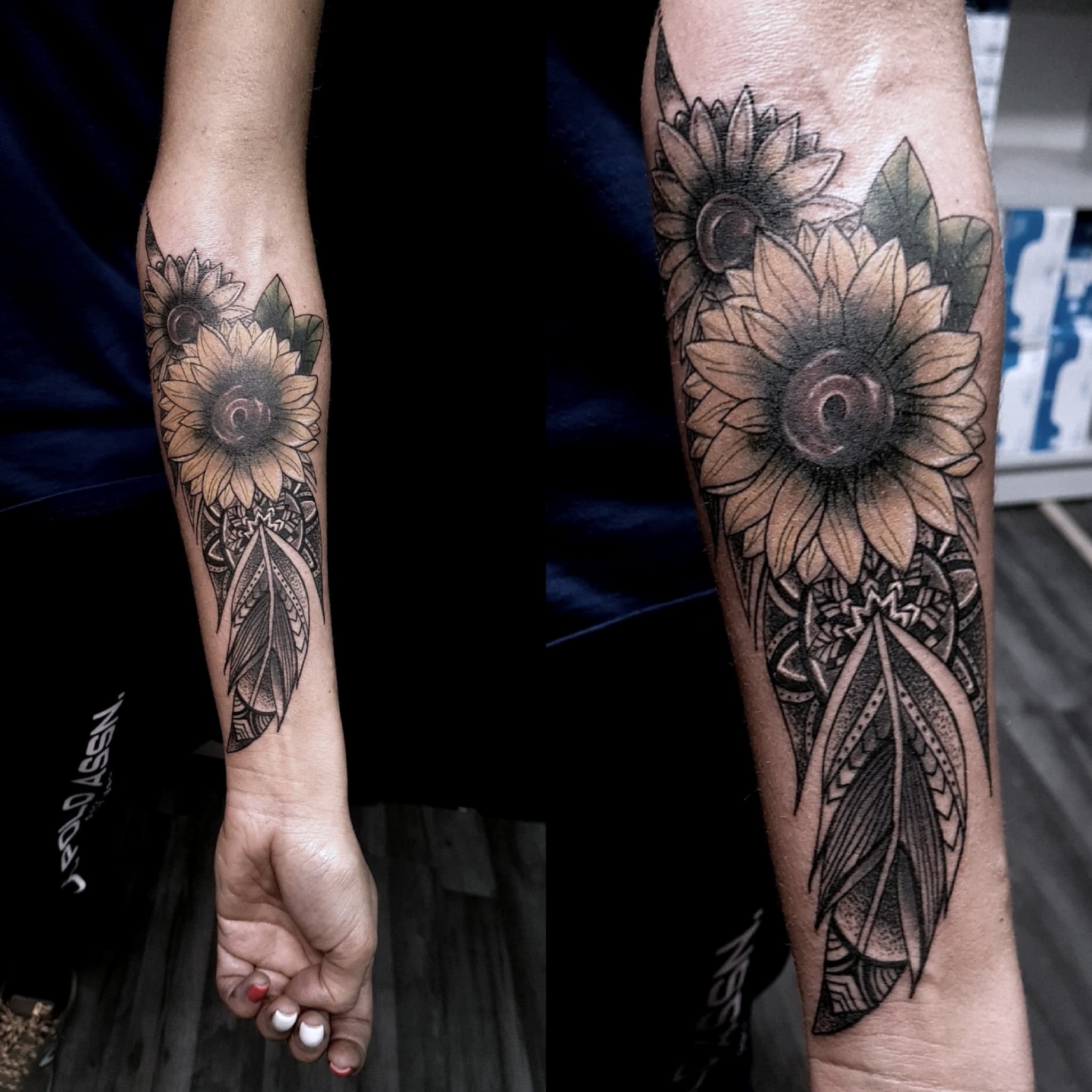 Czarno-szary tatuaz slonecznika z ornamentalnymi liscmi mandali na przedramieniu kobiety